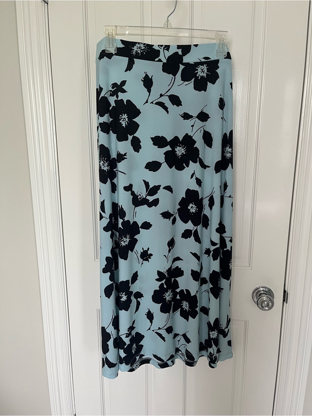Black Label by Evan-Picone Aqua and Black Floral Maxi Skirt Size Large - Picture 2 of 8